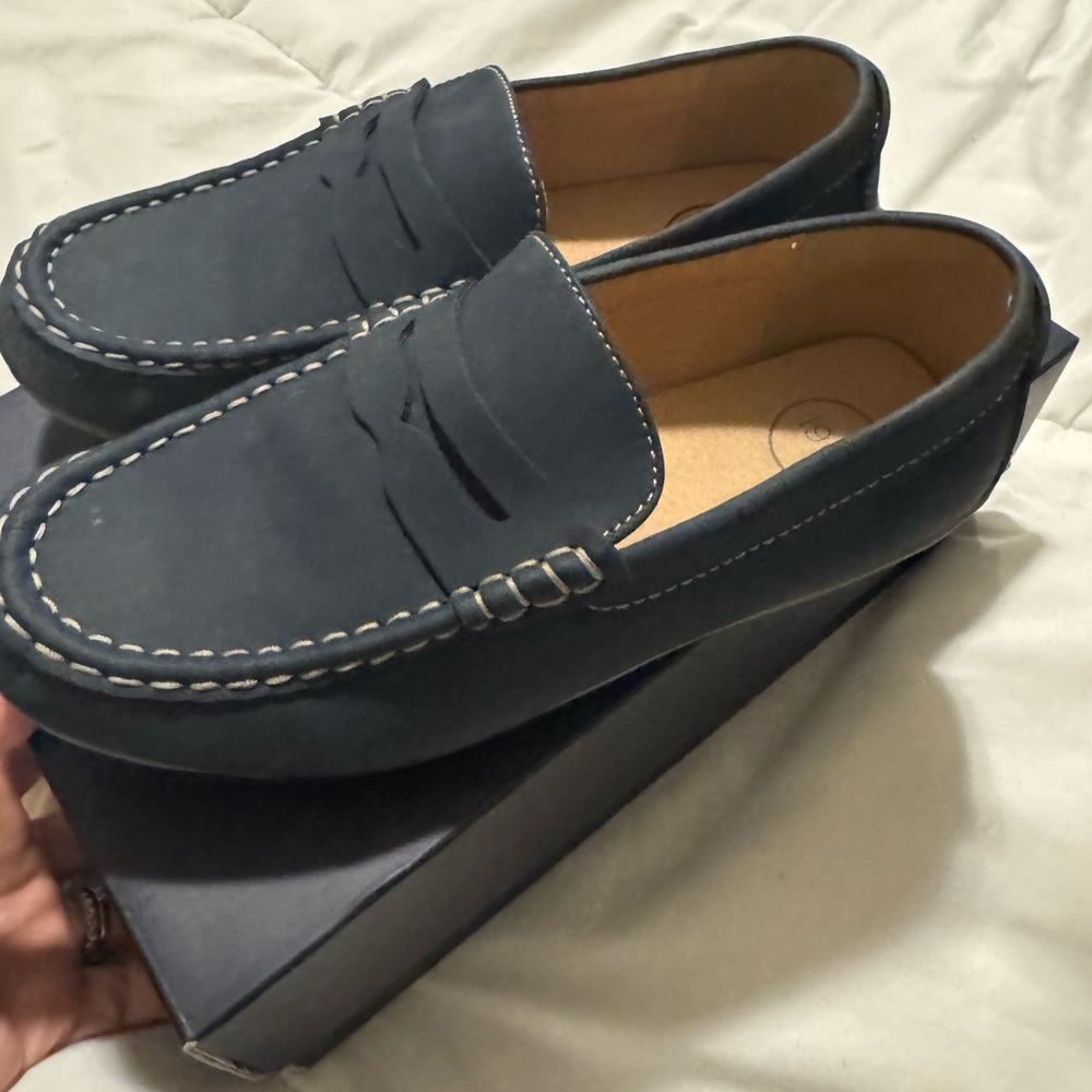 Boys 1901 navy faux leather loafer size 4, worn once great condition